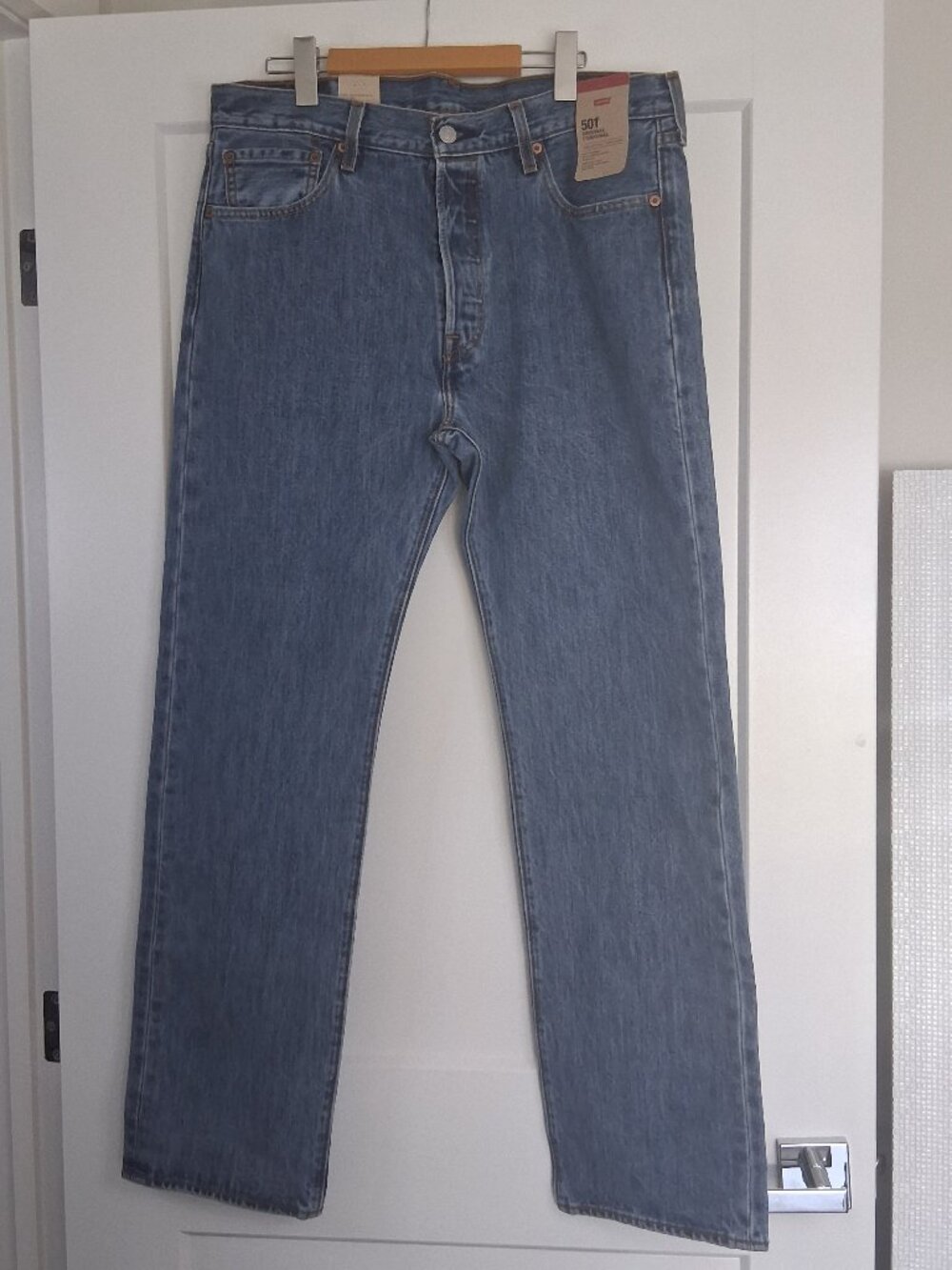 Levi's 501 Original Jeans Mens 34x32 NWT Button Fly Straight Leg Medium Wash